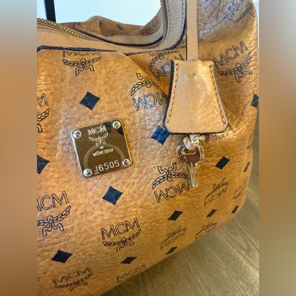 ✨ Authentic ✨ MCM - Picture 3 of 15